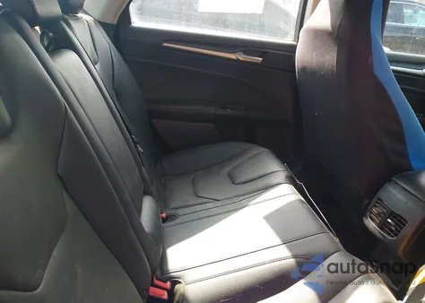 2020 Ford Fusion Plug-In Hybrid Titanium z USA, uszkodzony, nr VIN 3FA6P0SU3LR154945